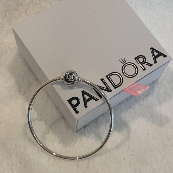 NWT (Box) Pandora Moments Encircled Clasp Bangle Sterling Silver 6.7 in - Picture 4 of 13